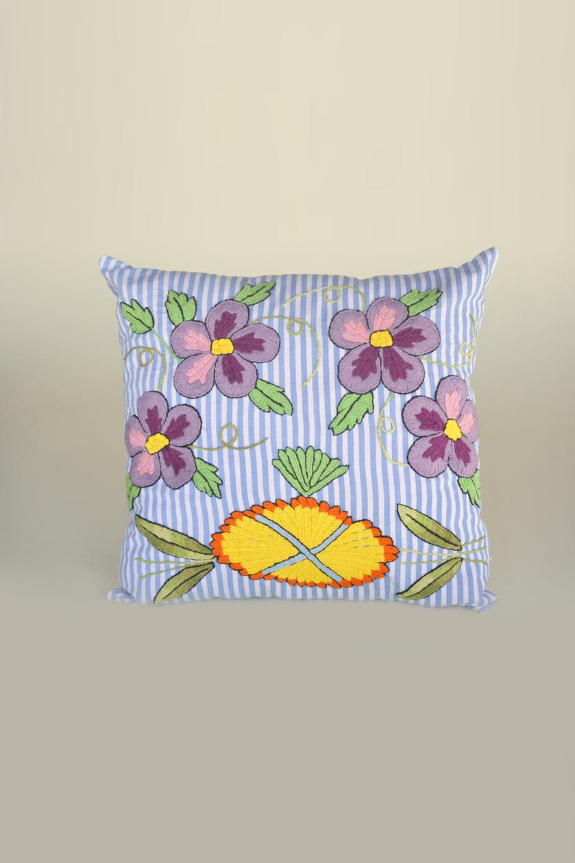Almofada - Flores Bordadas